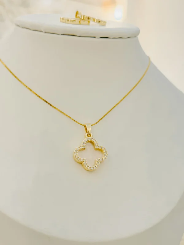 02a8df05eca791f461221b056e7a79fd_photo.webp Lux Clover Blanco