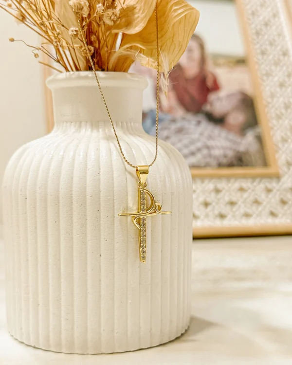 343c8b618f1fe3ded64dfd6cc10f3909_photo-1.webp Fe Cruz Medium