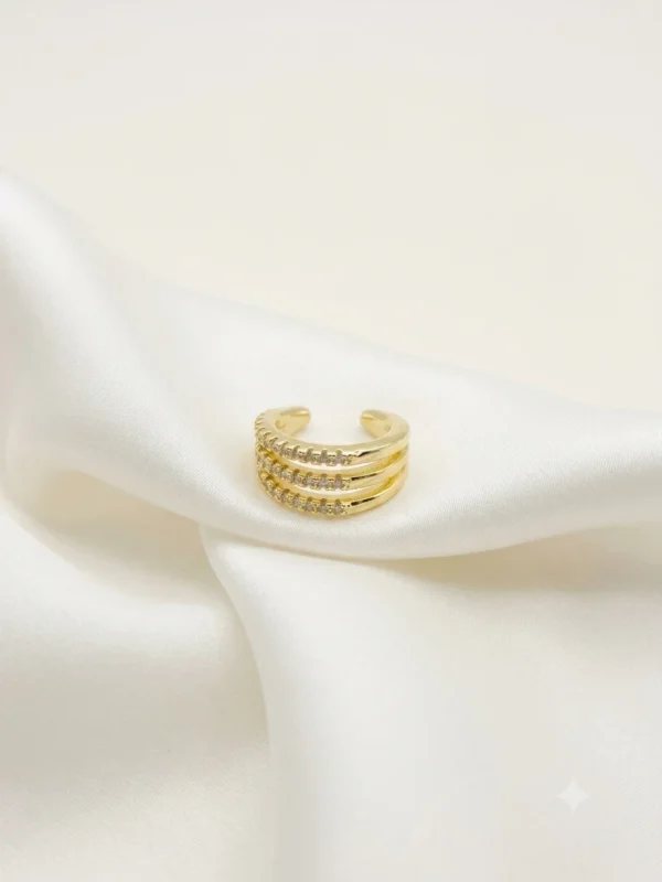 Serena Earcuff